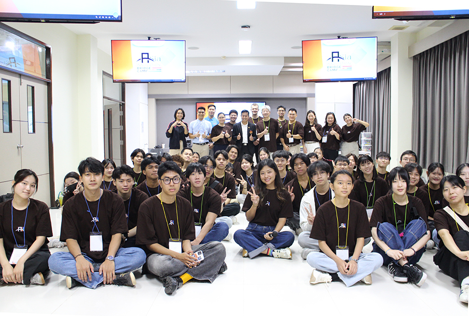 The "Asia Innovation Bridge Camp 2025" was held at King Mongkut's Institute of Technology Ladkrabang (KMITL) this summer. Partner universities, National Kaohsiung University of Science and Technology (NKUST) from Taiwan and Fukuoka Institute of Technology (FIT) from Japan, selected students for the event. A total of 36 students from the three countries formed mixed teams for an eight-day cross-national design challenge and cultural exchange activities.