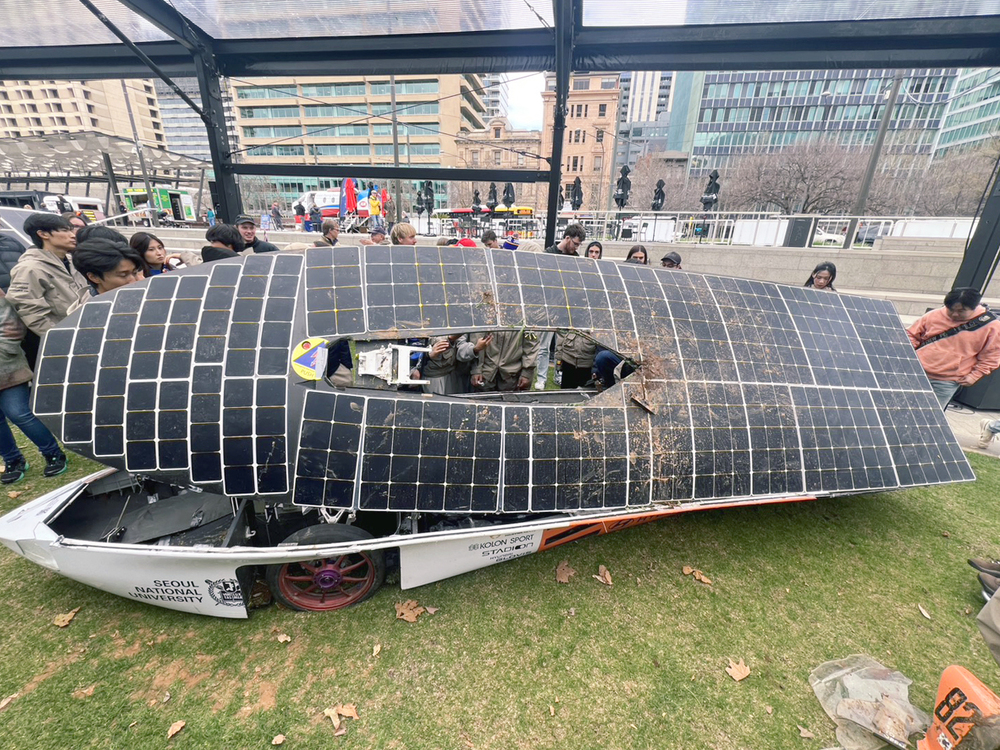 Extreme weather conditions during the Australian winter, including strong winds, heavy rain, and hail, were a major challenge in the 2025 BWSC. Half of the participating teams were forced to retire due to vehicle failures or not reaching control points in time. This photo shows the Seoul National University vehicle, severely damaged after being overturned by strong winds and rain.