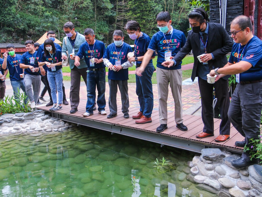 The Corner team (角映義築團隊) built an ecological pool in Duona Elementary School (多納國小) in Maolin District.