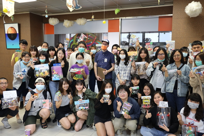 The course helps students improve their observation skills and relate their works to their culture.