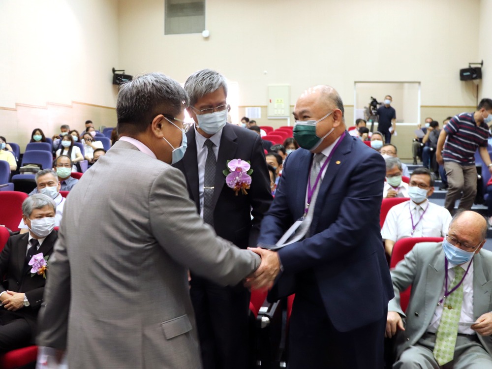 Not only government officials but members from private sector attended NKUST and MPB’s signing ceremony held on May 10.