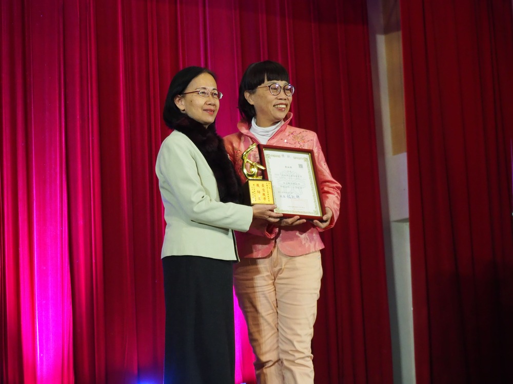 Dr. Ye, Shu Hua from the Applied Japanese Department won the Best Teaching Award.
