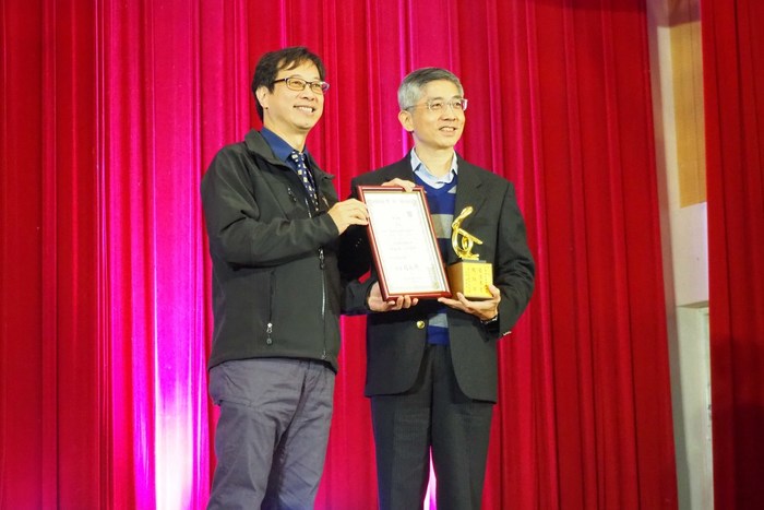 Taguchi Method lesson, lectured by Dr. Yu, Jyh-Cheng from the Mechatronics Engineering Department, won two awards.