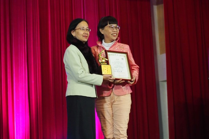 Dr. Ye, Shu Hua from the Applied Japanese Department won the Best Teaching Award.