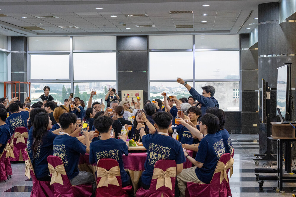 At the end of the camp, Taiwanese, Japanese, and Korean teachers and students together experienced Taiwan's "banquet" (bando) culture, bringing this year's ICDC to a perfect close and leaving beautiful memories in everyone's hearts.